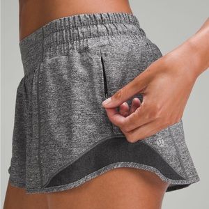 Lululemon 💥 Hotty Hot Low-Rise Lined Short 2.5" Size 8